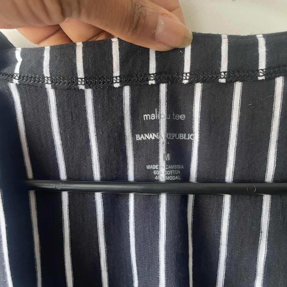 COPY - Maliou tree (banana republic) women’s top - Picture 2 of 7